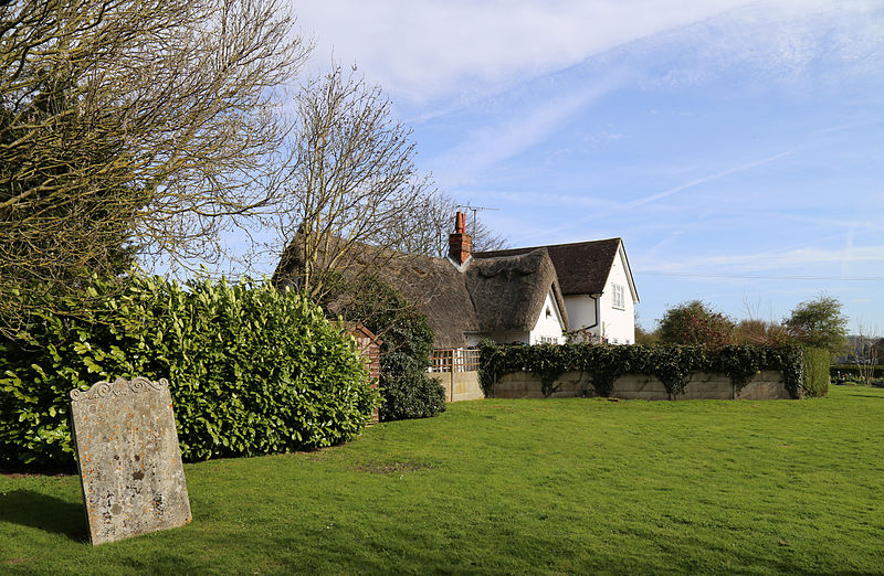 File:A listed cottage at Fyfield, Essex, England - Walker's Cottage, south-east from the church, with churchyard 02.jpg