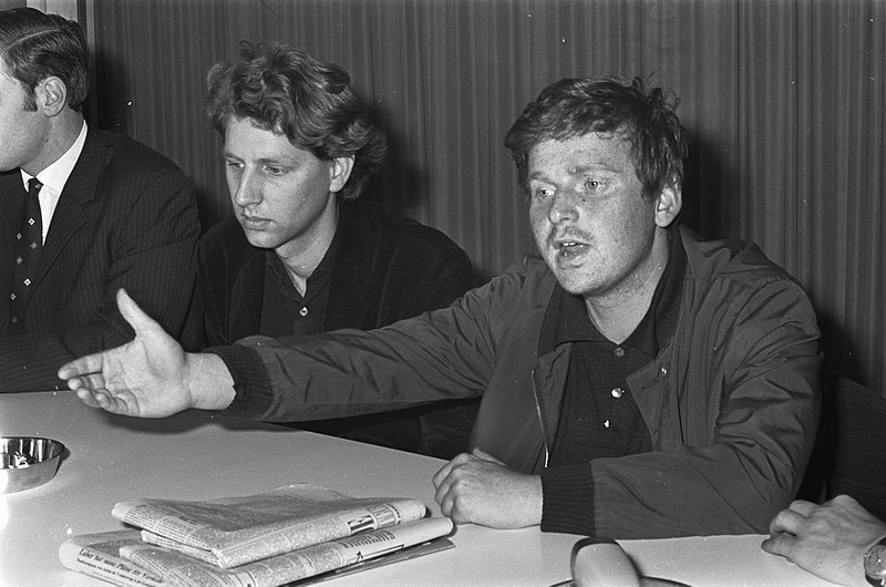 File:Aankomst linkse studentenleider Karl Dietrich Wolff op Schiphol. De Franse stude, Bestanddeelnr 921-3748.jpg