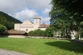 De kerk van de voormalige abdij van Bellelay in de gemeente Saicourt