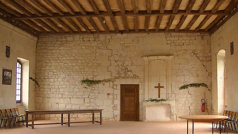 File:Abbaye de Saint-Pierre de Bourgueil refectory2.jpg