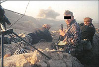 Penggunaan censor bar pada sebuah foto di Afghanistan pada September 2001