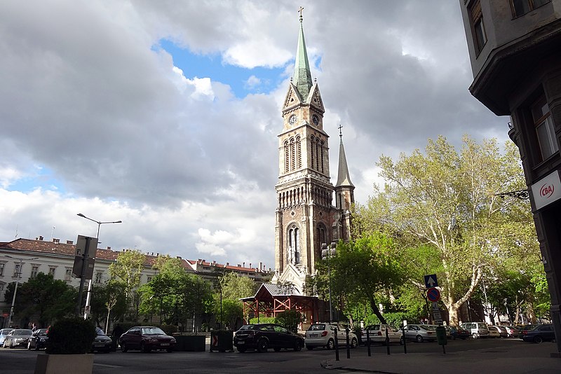 File:Assisi Szent Ferenc Plébánia Templom - panoramio.jpg