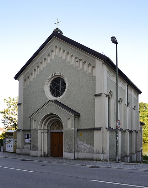 File:Auferstehungskirche - Passau -01.jpg