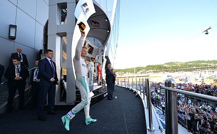 Nico Rosberg arrive sur le podium russe.