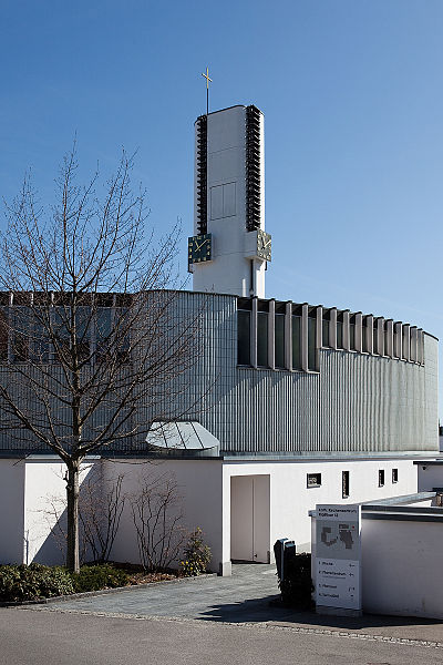 File:B-Freienbach-Pfaeffikon-Kath-Kirche.jpg