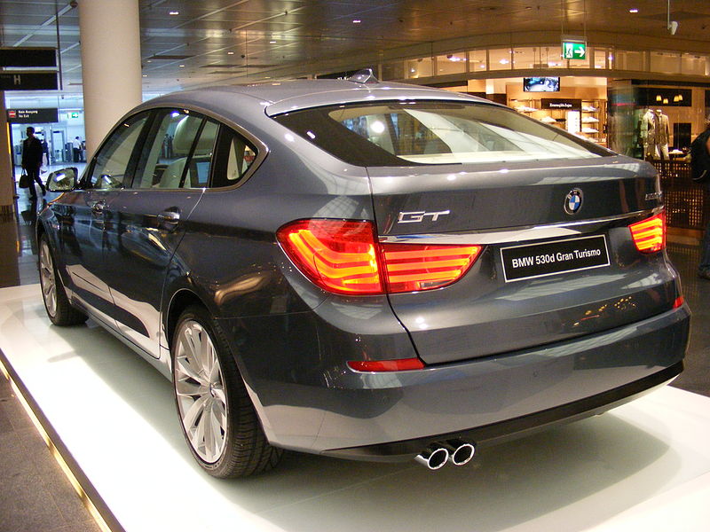 800px-BMW_530d_Gran_Turismo_(2009)_-_rea