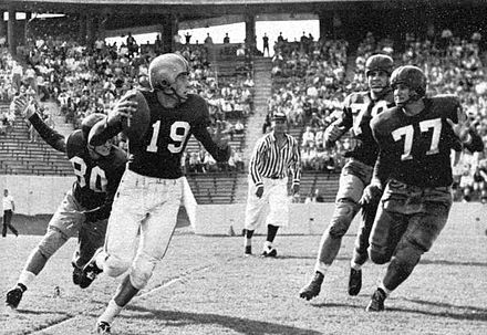 Davidson (#19) as quarterback for Baylor against Houston in 1952.