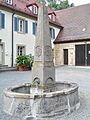 Former manor, obelisk fountain in the courtyard