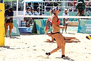 Deutsch: Beachvolleyball bei den Olympischen Jugendspielen 2018; Tag 9, 15. Oktober 2018; Mädchen, Viertelfinale: USA-Spanien 2–1 (21–19/17–21/15–9) English: Beach volleyball at the 2018 Summer Youth Olympics at 15 October 2018 – Girls Quarterfinals: USA-Spain 2–1 (21–19/17–21/15–9)