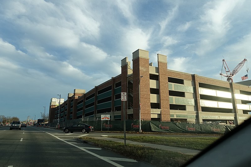 File:Belmont Park td (2021-12-19) 003 - UBS Arena Parking Garage.jpg