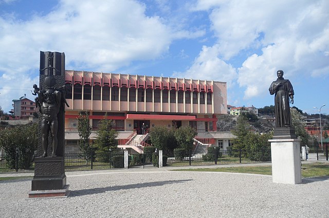 Image: Biblioteka Lezhë Bibliotekat Publike   panoramio