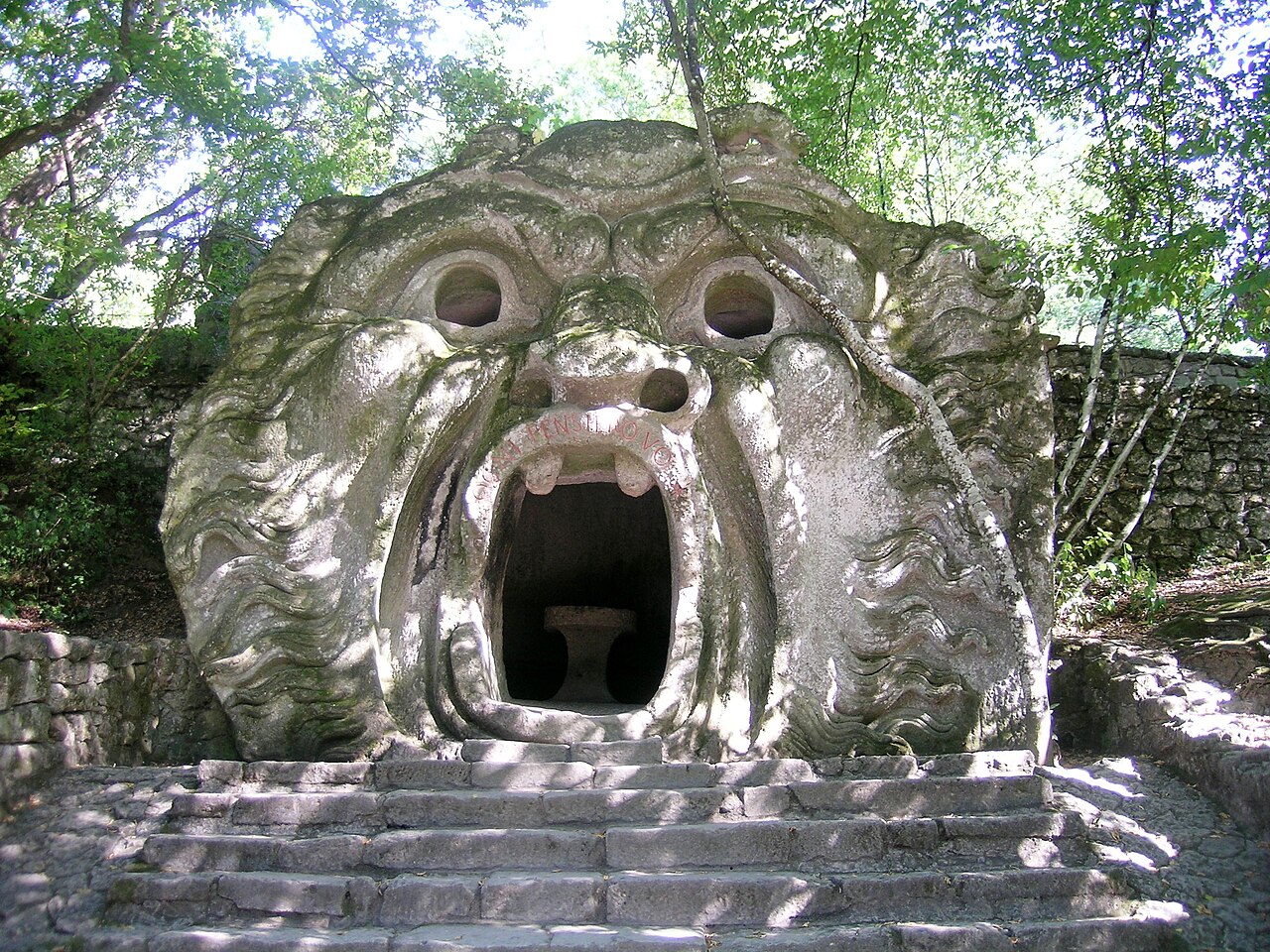 1280px-Bomarzo_parco_mostri_orco.jpg