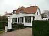 Villa met cottage-elementen