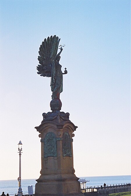 BrightonSeafront Statue 01