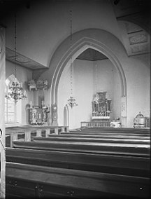 Interiör mot koret efter restaureringen 1927.