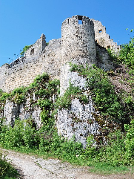 File:Burg Hohenurach 2012 (2).jpg