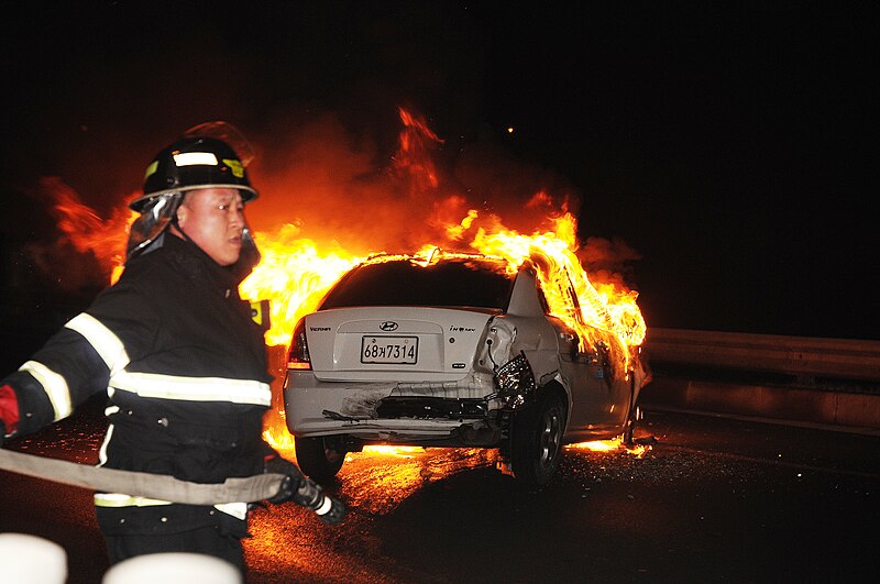 File:Burning automobile in Seoul at early 2000s.jpg