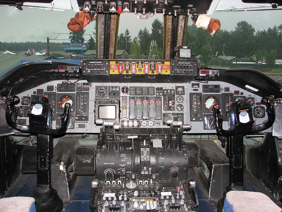 Lockheed C-141 Starlifter