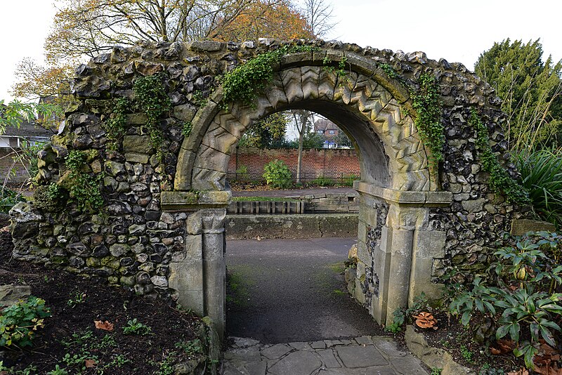 File:CANTERBURY, KENT WEST GATE GARDENS Norman arch as a garden feature.JPG