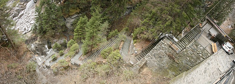 File:CH Viamala Gorge descent.jpg