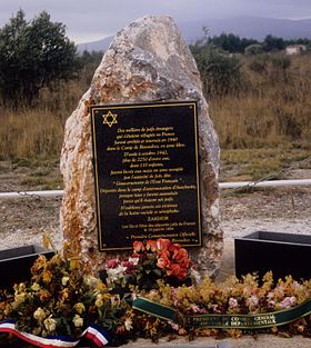 Camp de Rivesaltes - minnesmerke over sønner og døtre til jødiske deporterte fra Frankrike 19.2.2008.jpg