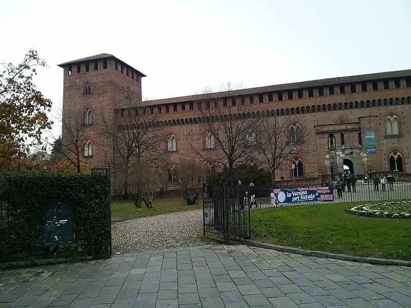 File:Castello Visconteo - panoramio (11).jpg