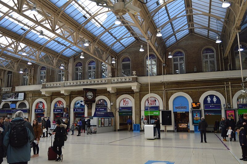 File:Charing Cross Station - geograph.org.uk - 5834053.jpg