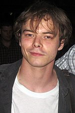 Gambar mini seharga Charlie Heaton