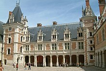 Chateau de Blois aile LouisXII.JPG