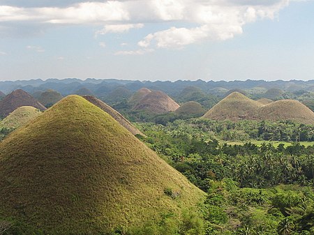 ไฟล์:Chocolate Hills - edit.jpg