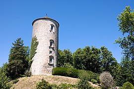 Tour de l'ancien château à Clairvaux-les-Lacs