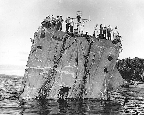 The collapsed bow of USS Honolulu following a torpedo hit from a mass torpedo attack that Yukikaze took part in.