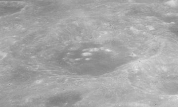 Oblique view of Colombo crater, facing south, from Apollo 16 Colombo crater AS16-M-0679.jpg