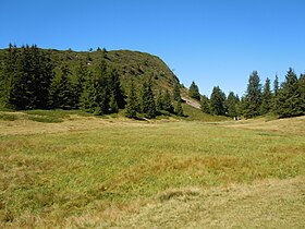 Vista delle torbiere ai piedi della cresta del Luisard