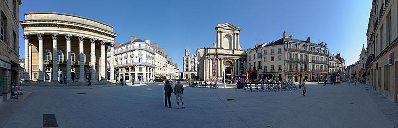 File:Dijon Place du Théâtre 03.jpg