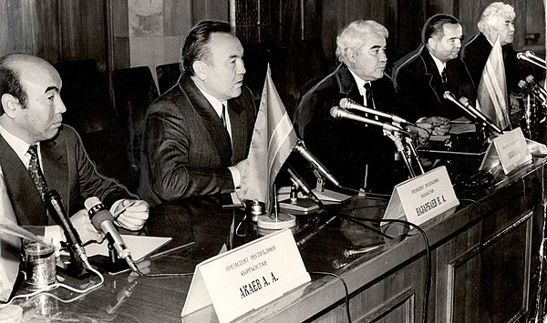 Askar Akayev, Nursultan Nazarbayev, Saparmurat Niyazov and Karimov during the CIS meeting c. 1992