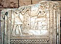 Mandulis tasvirlangan stelaning parchasi. Nubiya muzeyi, Asvan.