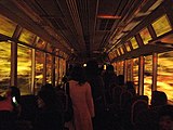 「もみじのトンネル」を走行する列車（2007年11月、叡山電鉄900系「きらら」車内から）