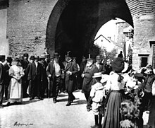 Opening of the first museum of the Lower Rhine Antiques Society in the Klever Tor (1908) Einweihung Museum Klever Tor 1908.jpg