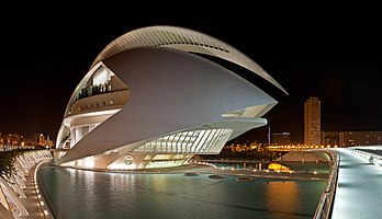 Palácio das Artes Rainha Sofia, uma casa de ópera e centro cultural localizado em Valência, Espanha. (definição 7 815 × 4 492)