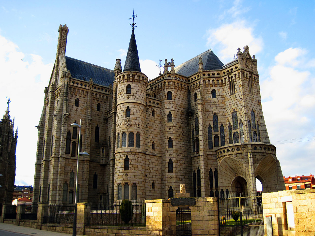 1280px-Episcopal_Palace_of_Astorga.jpg