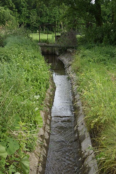 File:Erlangen Eltersdorf Gründlach 003.JPG