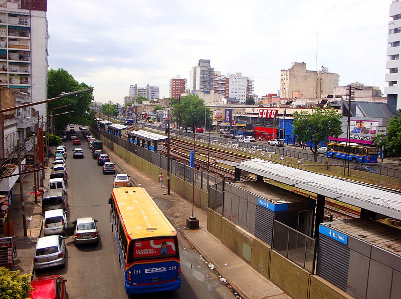 File:Estación Ramos Mejía 2022 (1).jpg