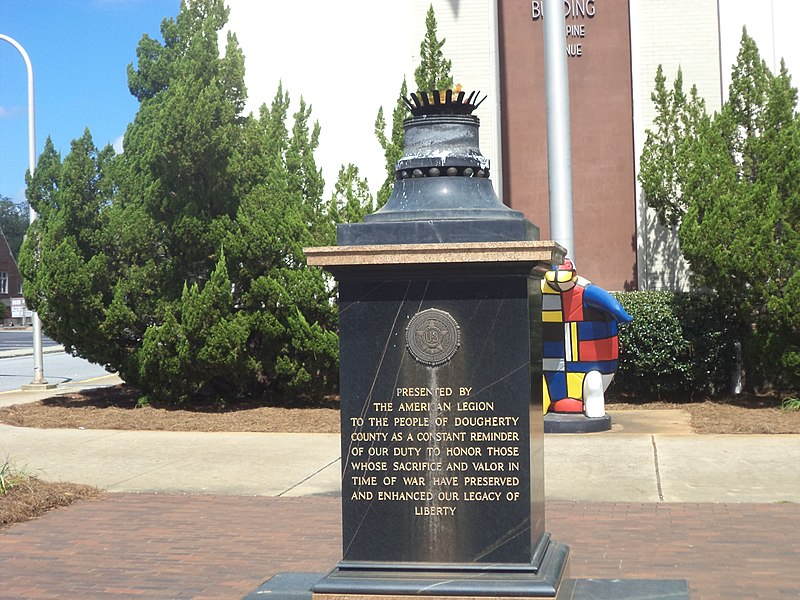 File:Eternal Flame in front of Dougherty County Courthouse.JPG