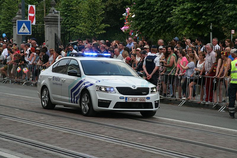 File:Fête nationale belge à Bruxelles le 21 juillet 2016 - Véhicule de la police belge 13 - Skoda octavia de la police locale.jpg