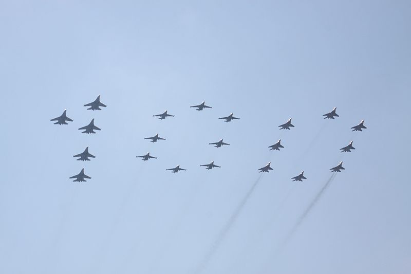 File:Flypast x5 Sukhoi Su-27's, x8 Mikoyan Mig-29's, x8 Sukhoi Su-25's Russian Air Force making 100 (8128497621).jpg