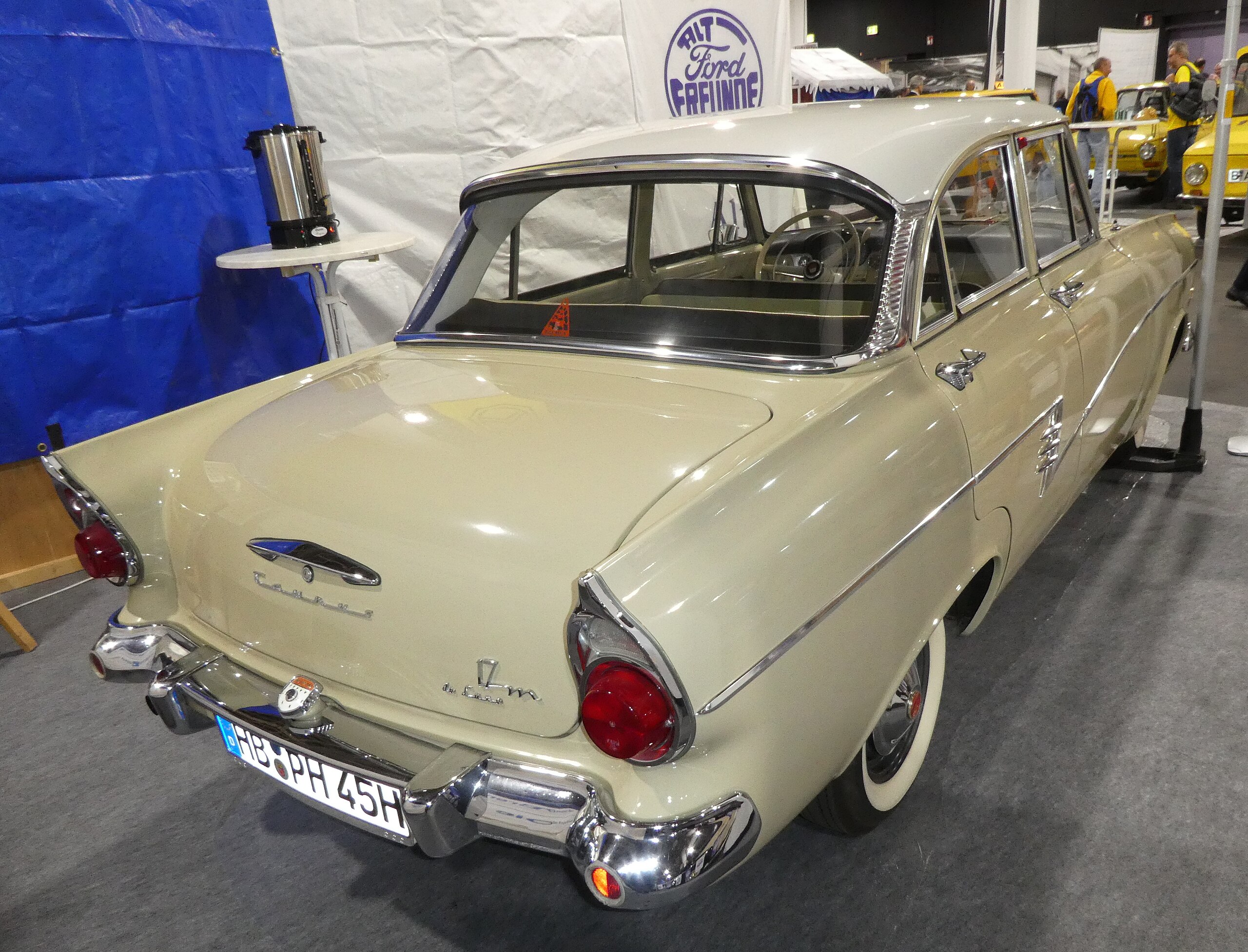 File:Ford Taunus 17M De Luxe P2 (1957-60) (49515229432).jpg - Wikimedia  Commons