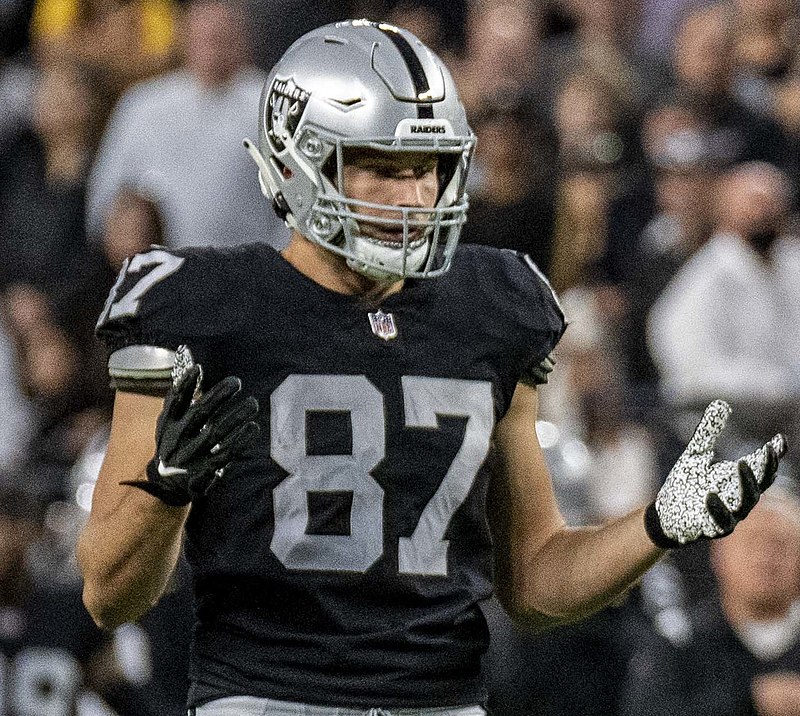 Raiders' TE steps away from football after cancer diagnosis