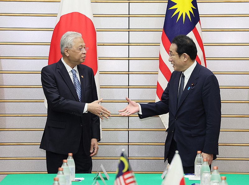 File:Fumio Kishida and Ismail Sabri Yaakob at the Prime Minister's Office in 2022 (2).jpg