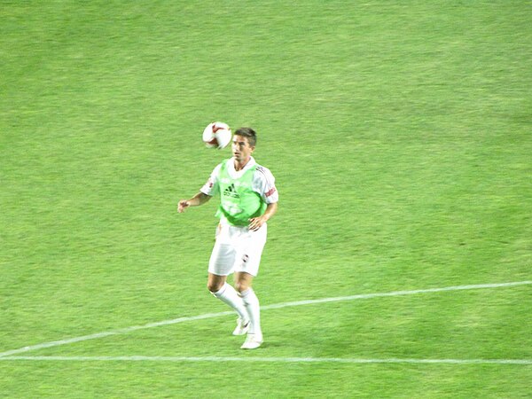 Kewell warming up before a match with Galatasaray in July 2009